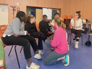 Projet Habiter la mémoire de la Compagnie 12:21 en partenariat avec Studio Sonya, Daria Meyer et Marine Angé, au collège Erasme (Hautepierre) pour un atelier "Mise en récit et en voix"